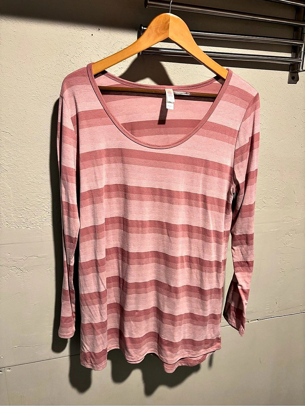 Lularoe Striped Scoop Neck Long Sleeve Top in Pink Size Large Like N